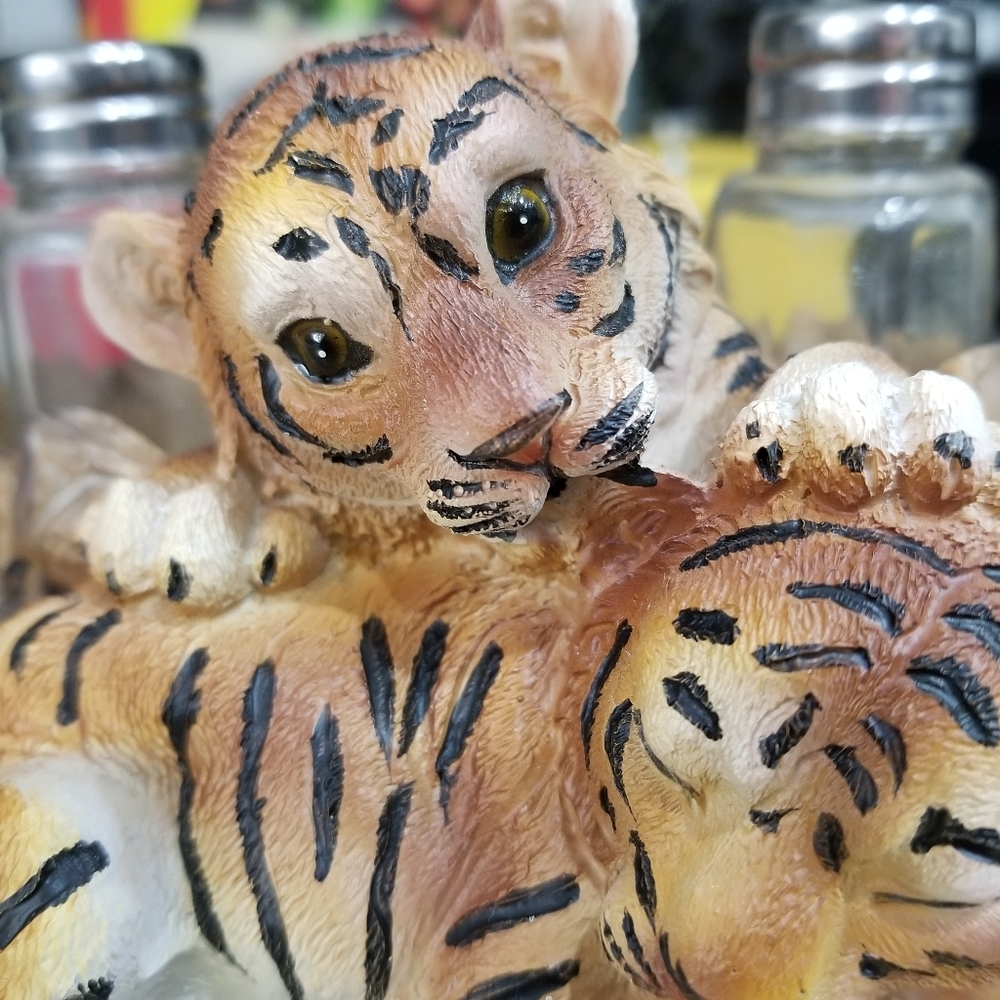 Tiger Lion Cubs Baby Resin Salt & Pepper Shaker 3pc Set - Picture 3 of 12